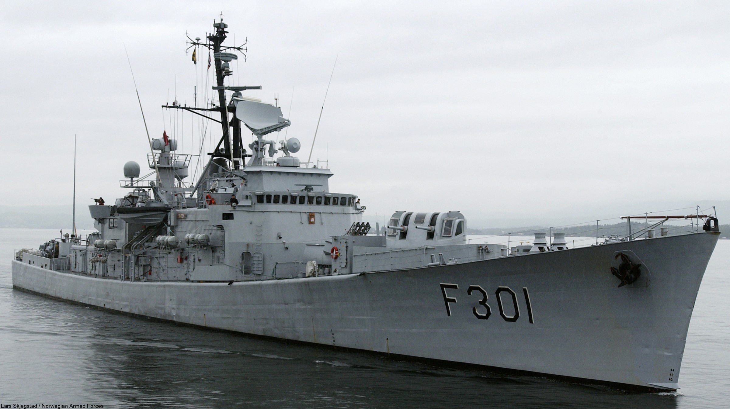 f-301 hnoms knm bergen oslo class frigate royal norwegian navy sjoforsvaret 02c