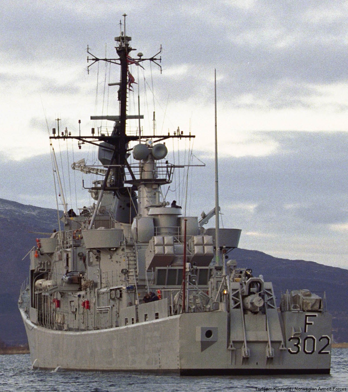 f-302 hnoms trondheim knm oslo class frigate royal norwegian navy sjoforsvaret 10
