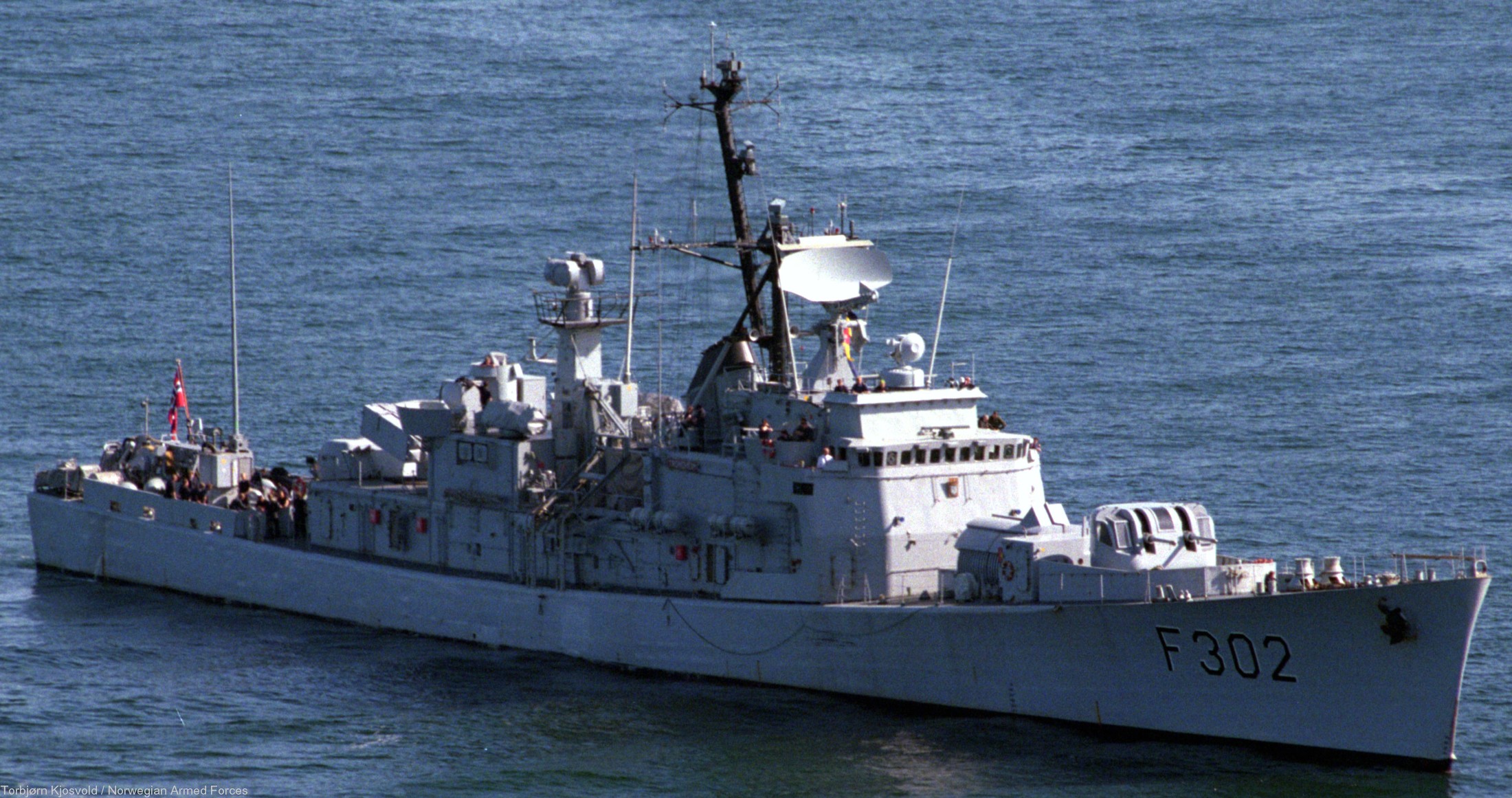 f-302 hnoms trondheim knm oslo class frigate royal norwegian navy sjoforsvaret 19x navy yard karljohansvern