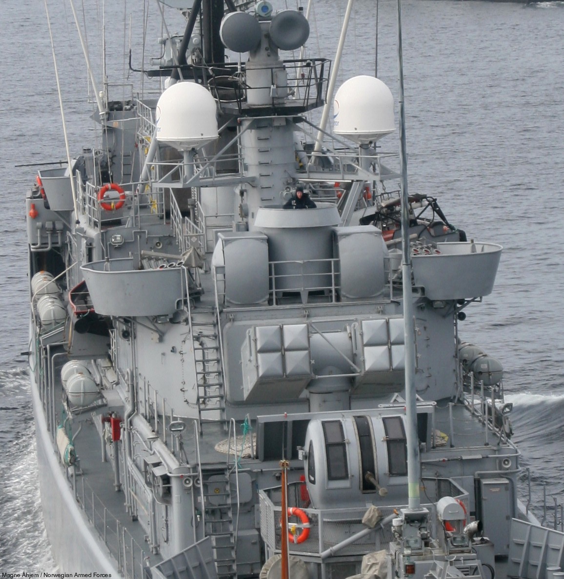 oslo class frigate royal norwegian navy mk-29 launcher rim-7 sea sparrow missile nssm bofors 40mm aa gun