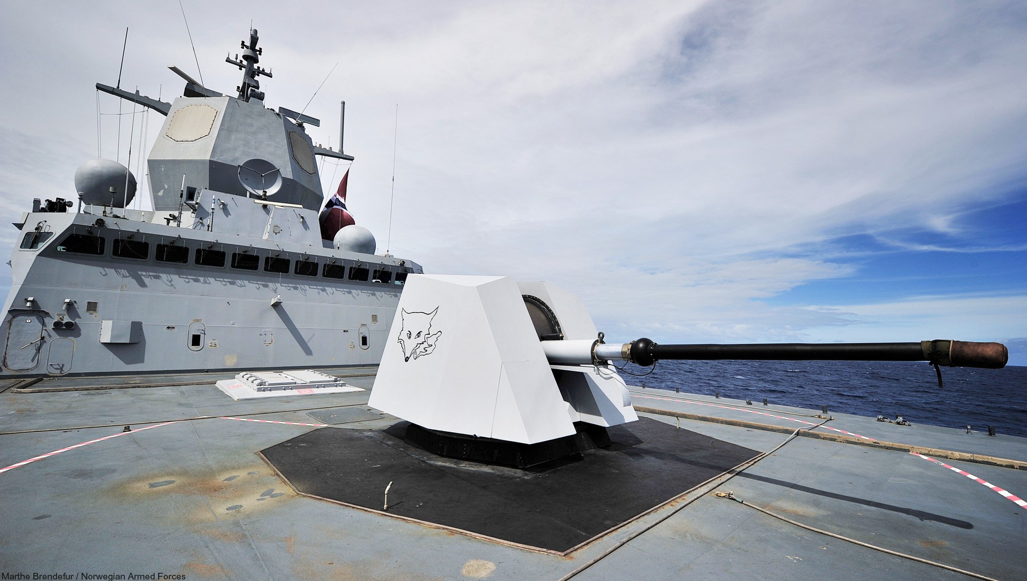f-310 fridtjof nansen hnoms knm frigate royal norwegian navy sjoforsvaret 38 oto-melara 76/62 gun