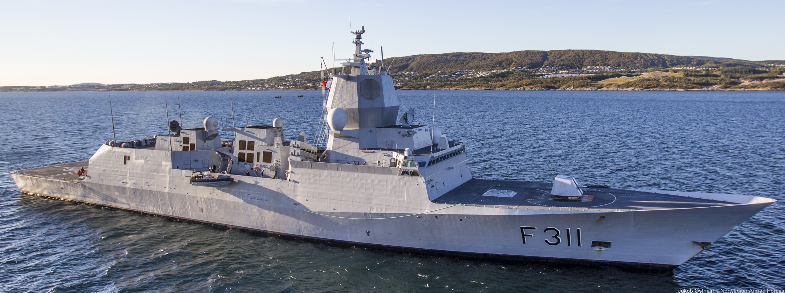 f-311 hnoms roald amundsen knm nansen class frigate royal norwegian navy sjoforsvaret 39