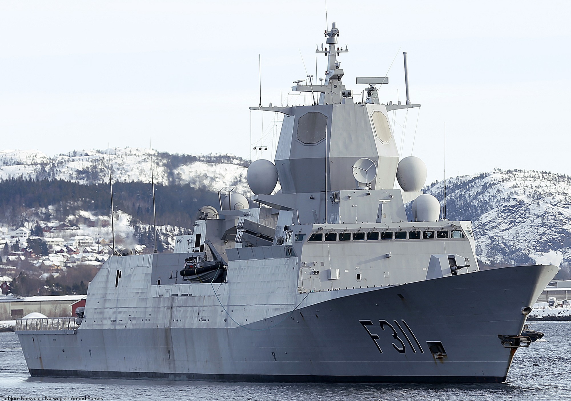 f-311 hnoms roald amundsen knm nansen class frigate royal norwegian navy sjoforsvaret 57