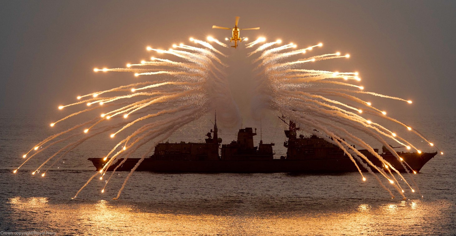 lynx has.3 naval helicopter royal navy westland nas squadron rnas 12 flares