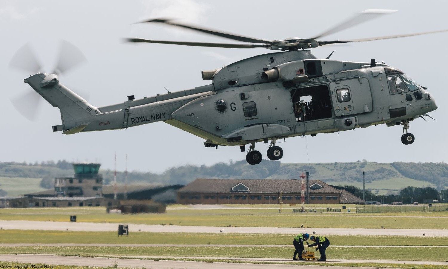merlin hc4 mk.4 commando helicopter force chf royal navy 845 846 naval air squadron rnas yeovilton aw101 33