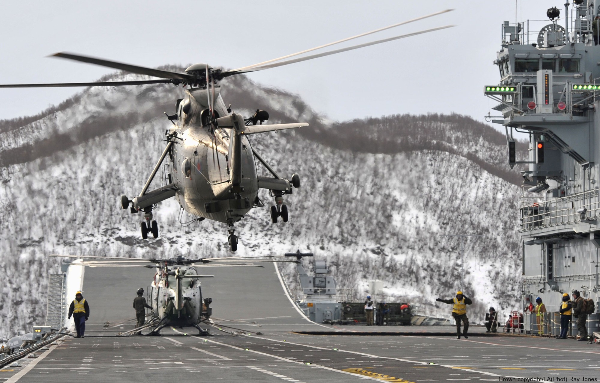sea king hc.4 helicopter royal navy commando assault marines westland nas squadron rnas 50 invincible class aircraft carrier