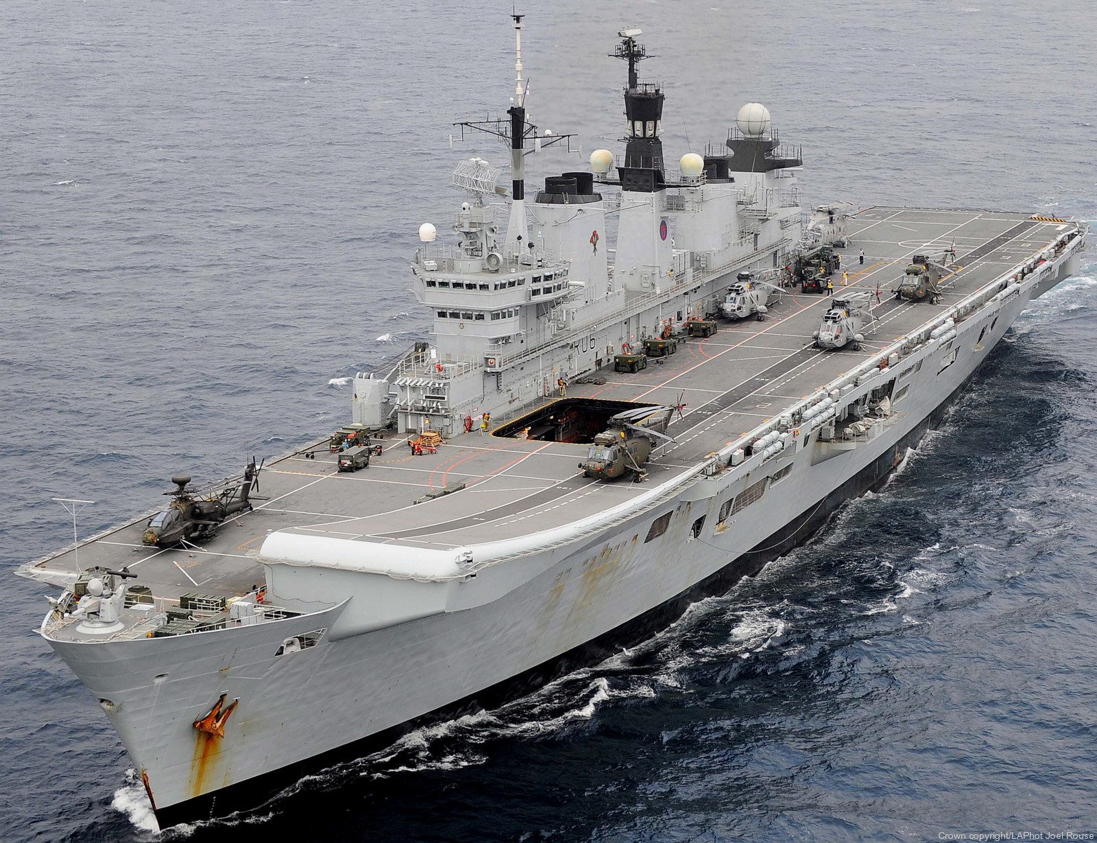 invincible class aircraft carrier royal navy r-06 hms illustrious 24c