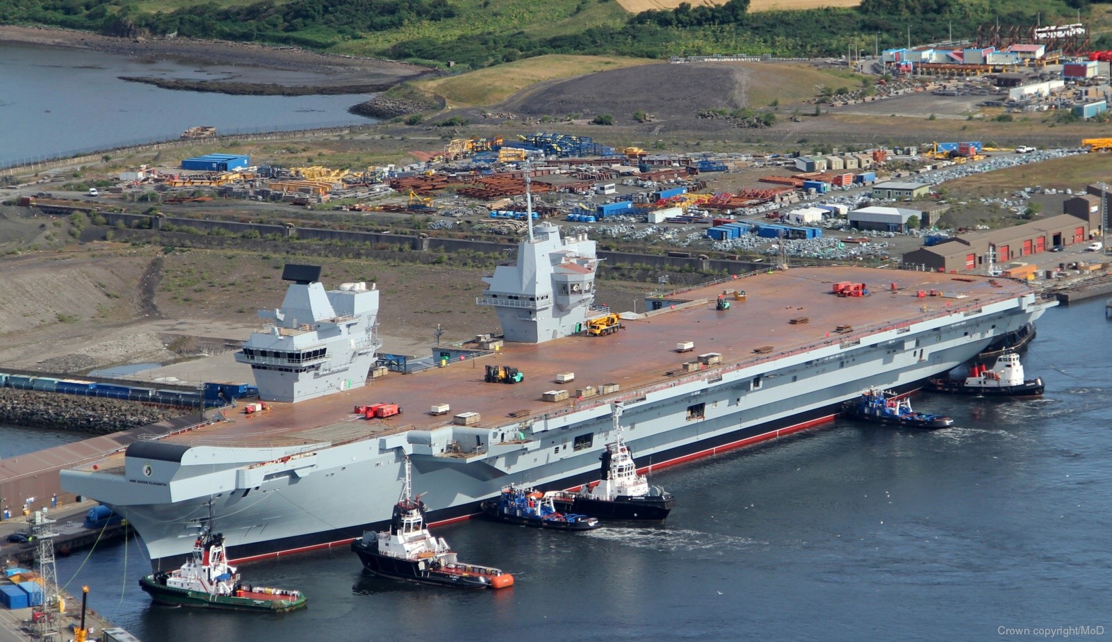 r 08 hms queen elizabeth royal navy aircraft carrier 04 bae systems rosyth