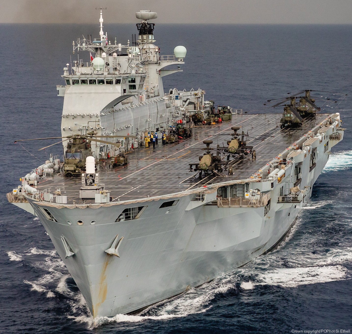 l14 hms ocean l-14 landing platform helicopter lph amphibious assault ship royal navy 22