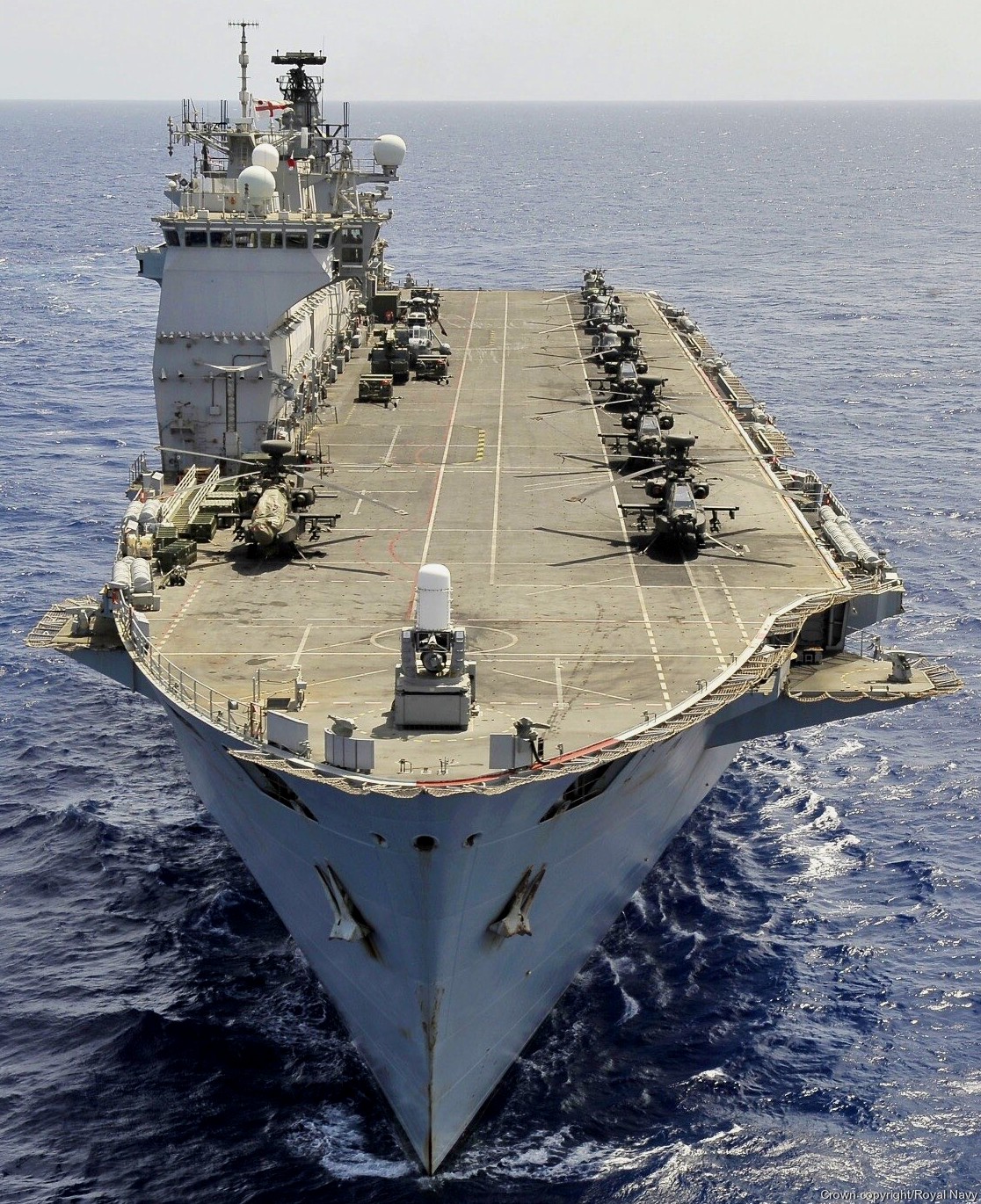 l14 hms ocean l-14 landing platform helicopter lph amphibious assault ship royal navy 37