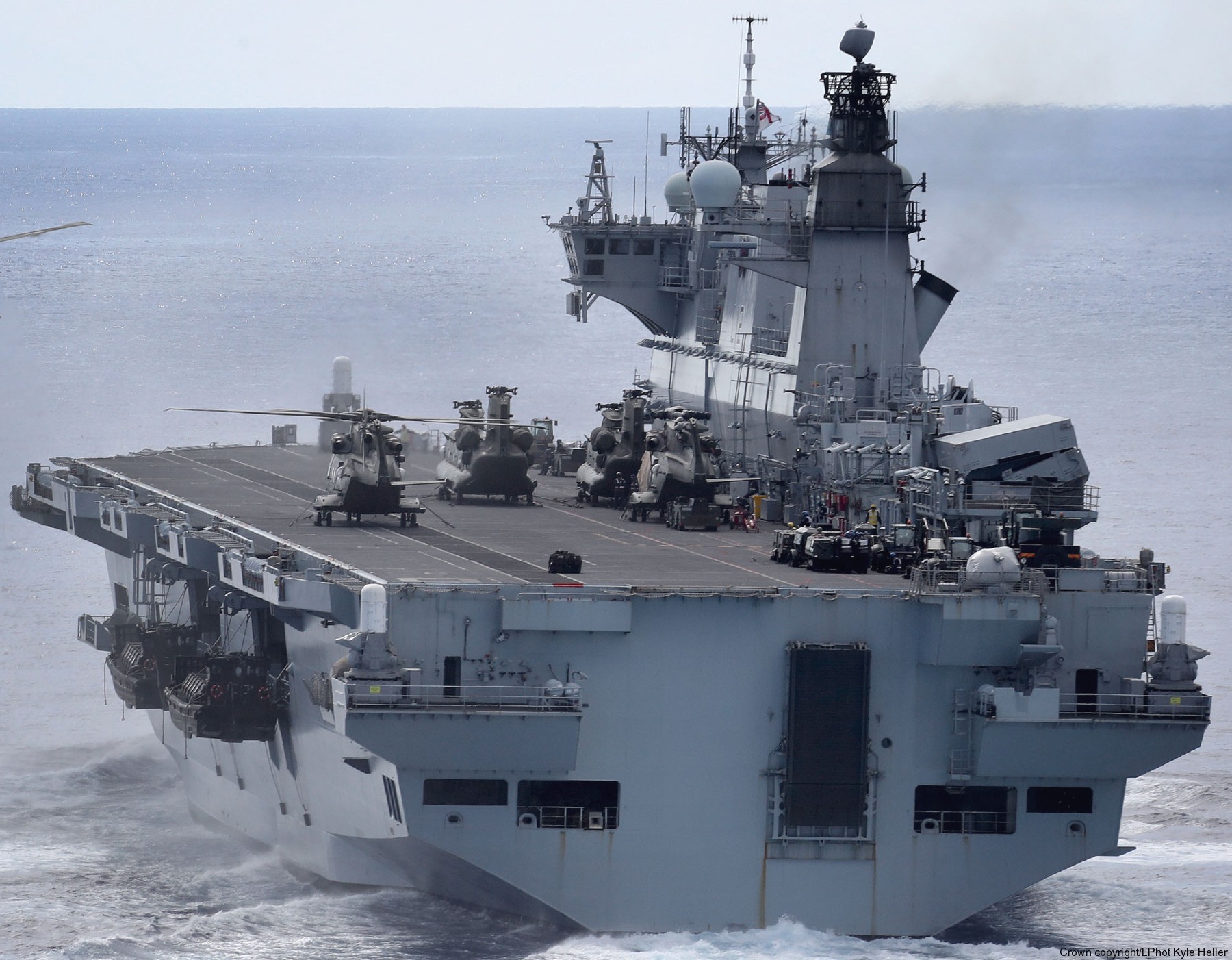l14 hms ocean l-14 landing platform helicopter lph amphibious assault ship royal navy 47