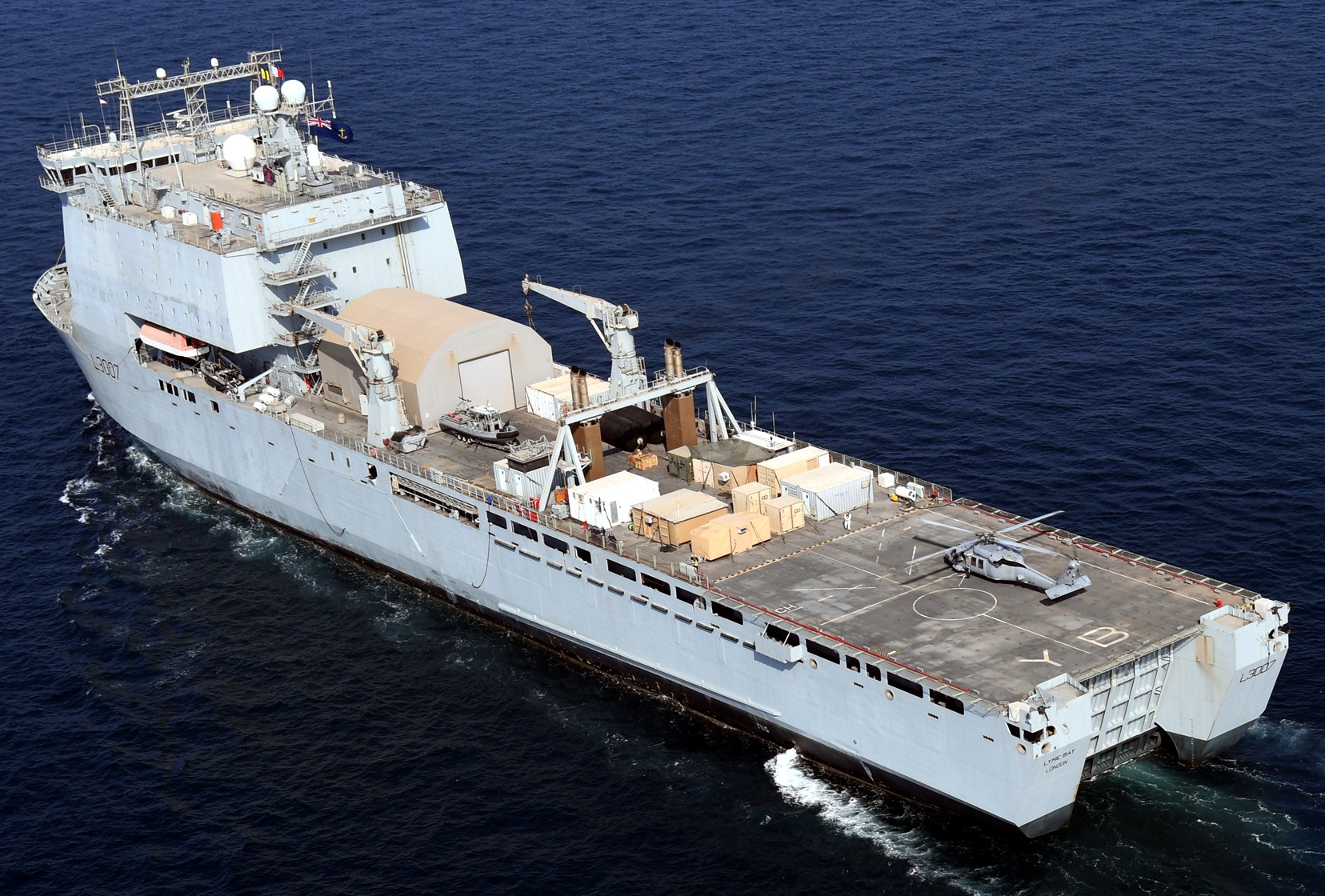 bay class amphibious dock landing ship royal fleet auxilary navy l-3007 lyme 11c