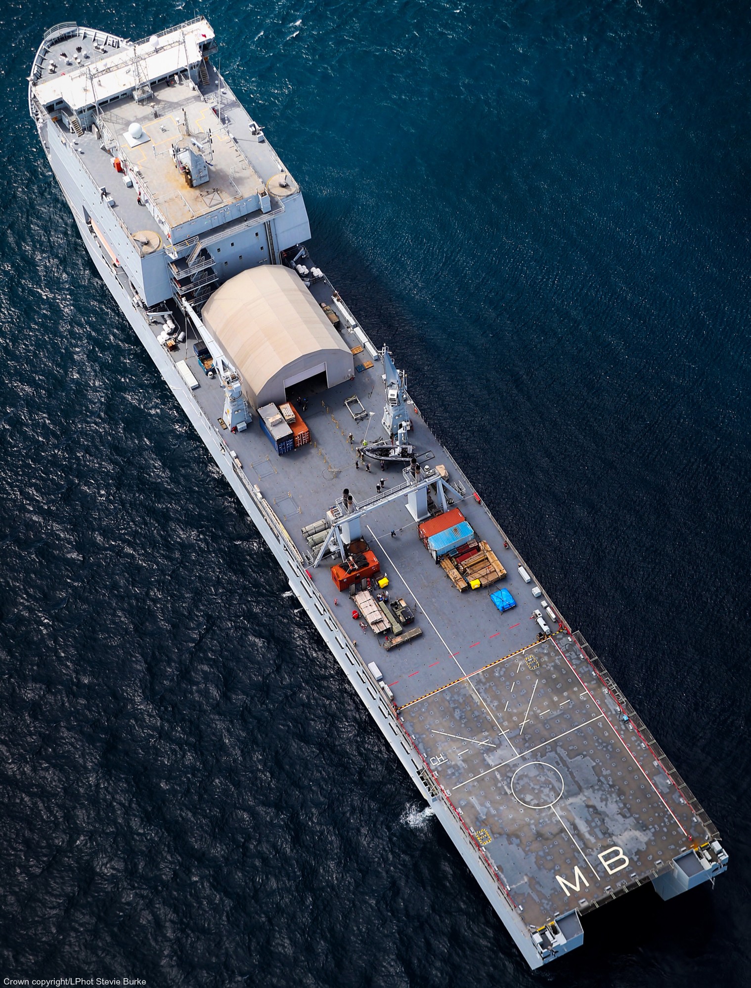 bay class amphibious dock landing ship royal fleet auxilary navy l-3008 mounts