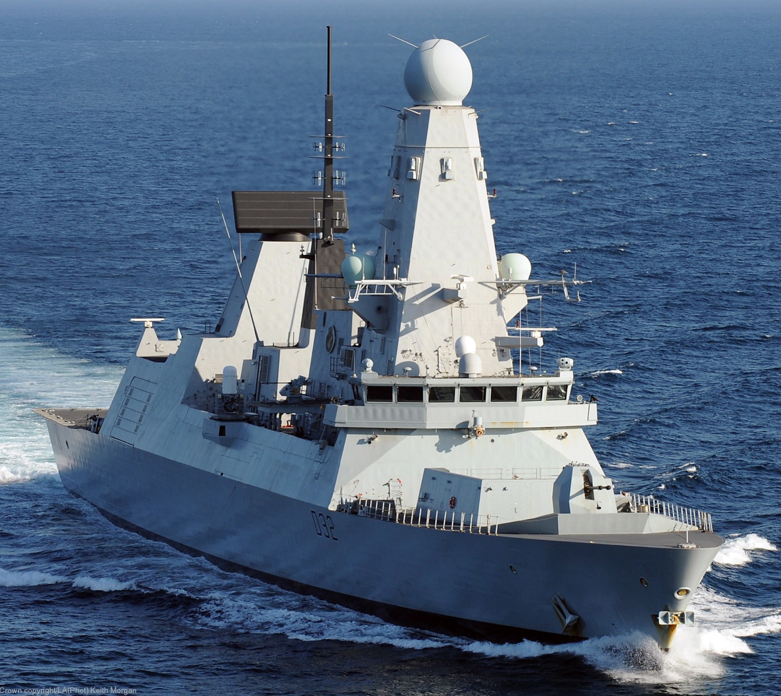 hms daring d-32 type 45 class guided missile destroyer royal navy sea viper paams 24