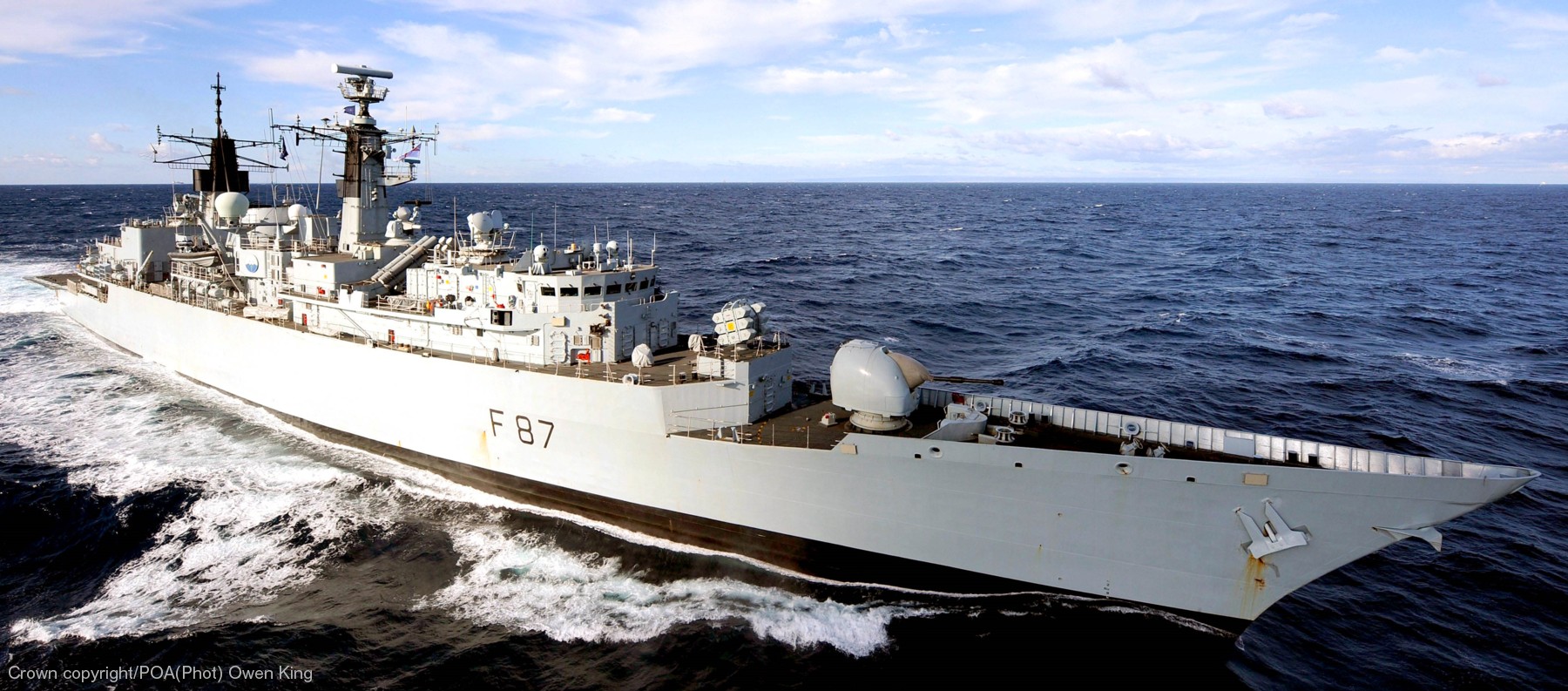 f 87 hms chatham type 22 broadsword class frigate royal navy