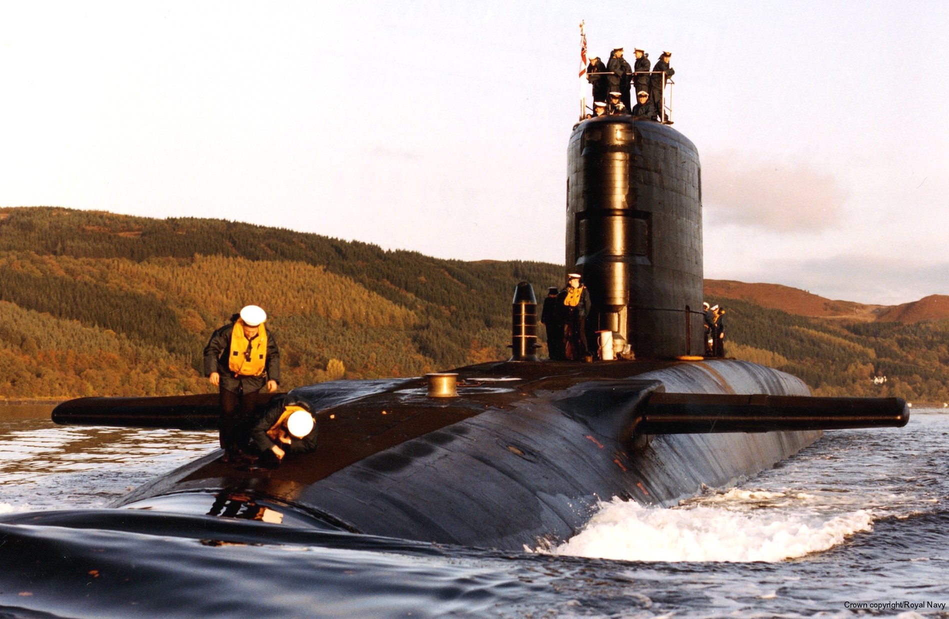 s22 hms resolution ballistic missile submarine ssbn polaris slbm royal navy 10