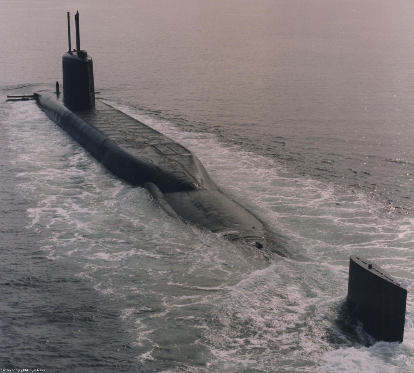 s22 hms resolution ballistic missile submarine ssbn polaris slbm royal navy 12