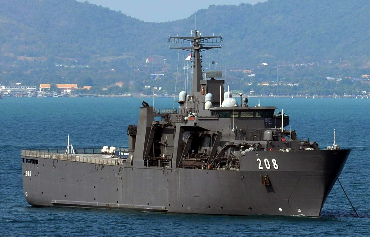 208 rss resolution endurance class amphibious transport dock landing ship lpd republic singapore navy 02