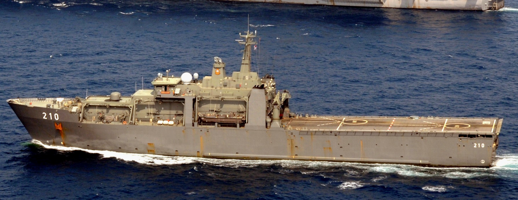 210 rss endeavour endurance class amphibious transport dock landing ship lpd republic singapore navy 03