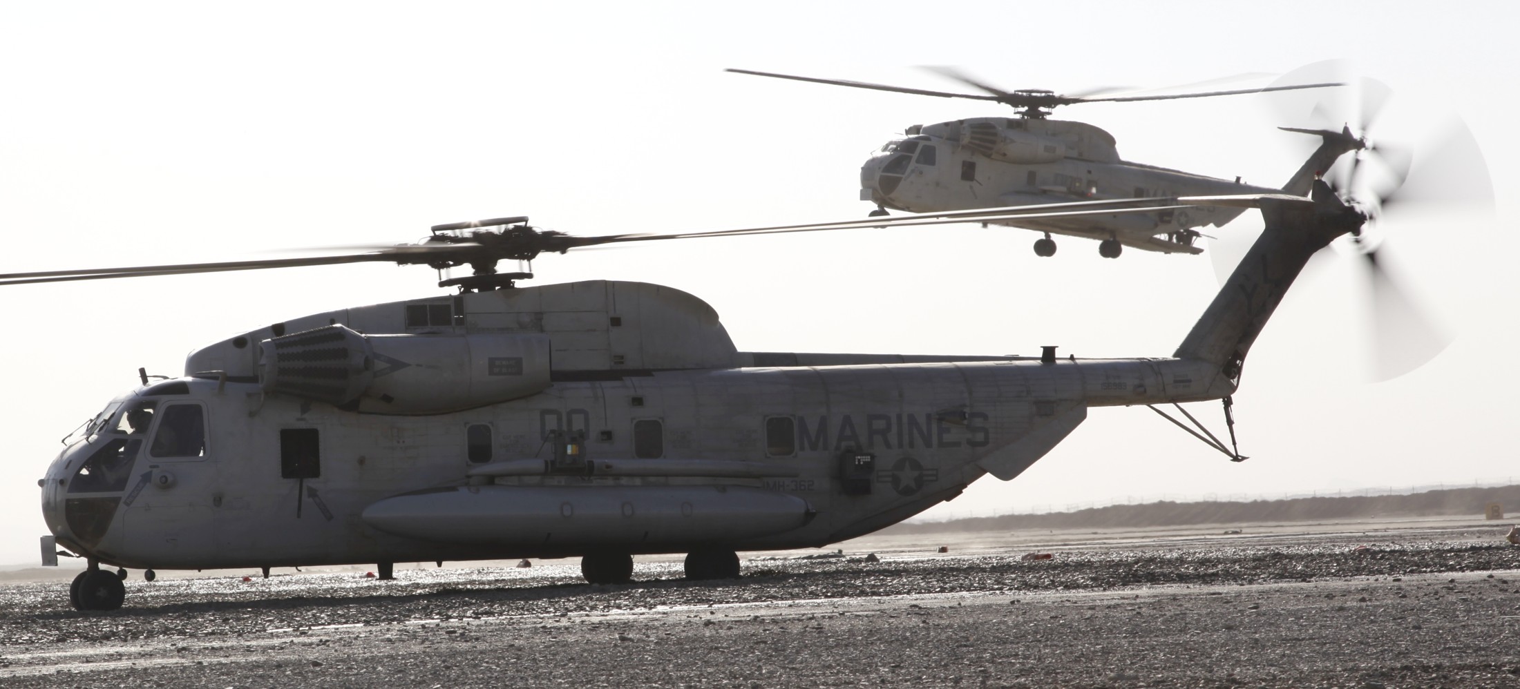 hmh-362 ugly angels marine heavy helicopter squadron usmc sikorsky ch-53d sea stallion 16 delaram afghanistan