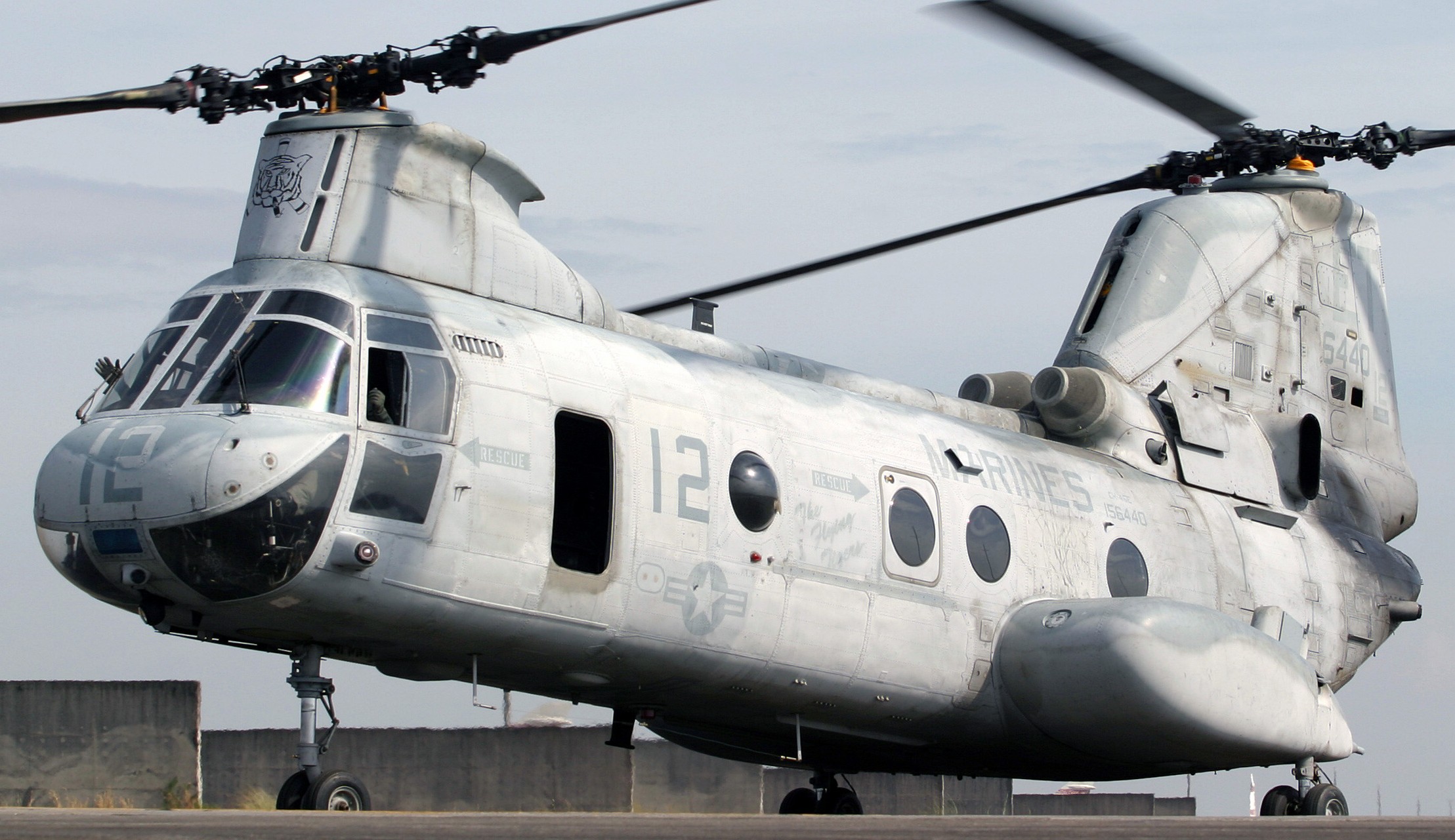 hmm-262 flying tigers ch-46e sea knight marine medium helicopter squadron usmc exercie balikatan philippines 41