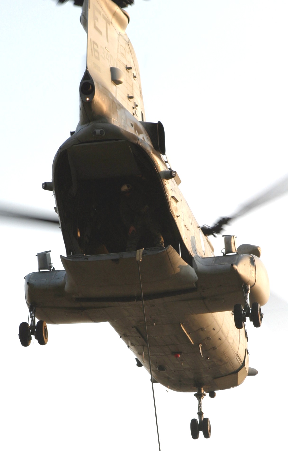 hmm-262 flying tigers ch-46e sea knight marine medium helicopter squadron usmc balikatan 2004 42