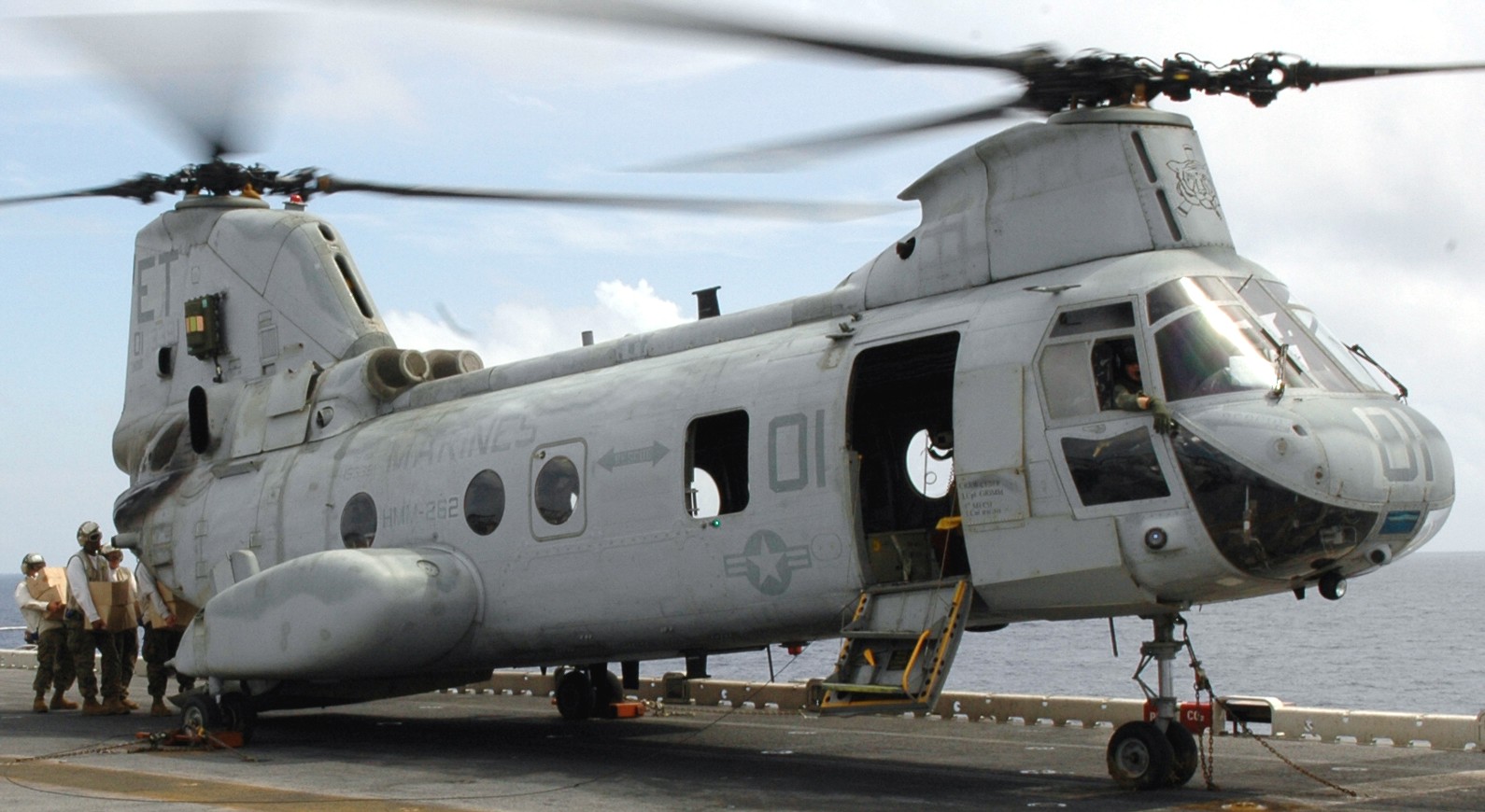 hmm-262 flying tigers ch-46e sea knight marine medium helicopter squadron usmc 57