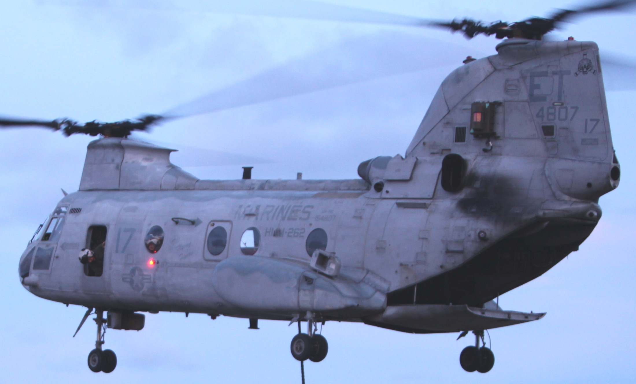 hmm-262 flying tigers ch-46e sea knight marine medium helicopter squadron usmc puerto princesa philippines 95