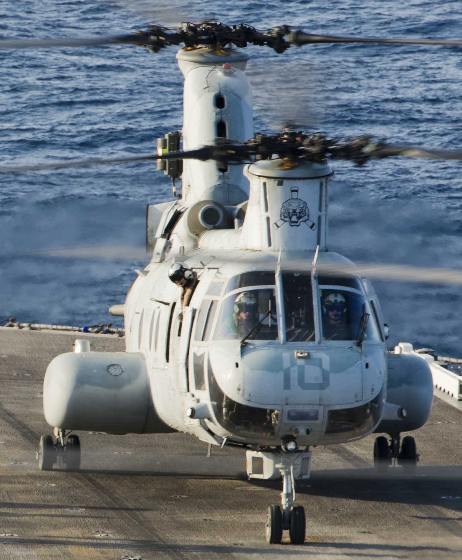 hmm-262 flying tigers ch-46e sea knight marine medium helicopter squadron usmc 109