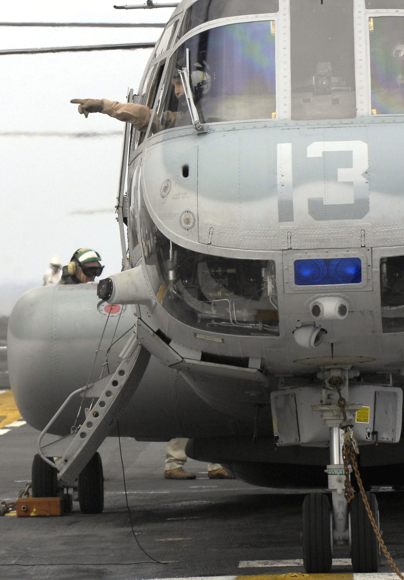 hmm-264 black knights ch-46e sea knight marine medium helicopter squadron usmc 35