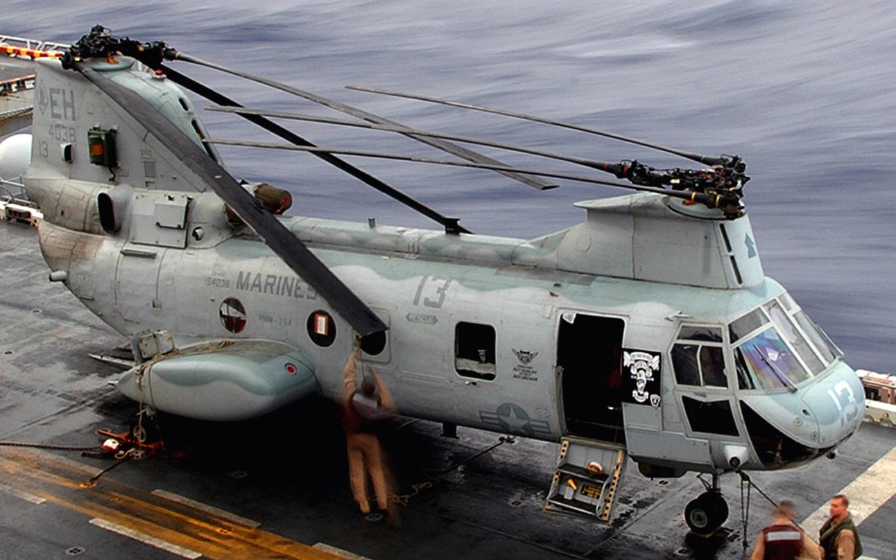 hmm-264 black knights ch-46e sea knight marine medium helicopter squadron usmc lhd-7 uss iwo jima 43