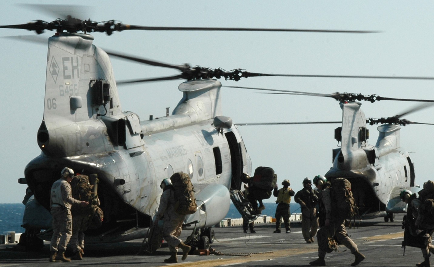 hmm-264 black knights ch-46e sea knight marine medium helicopter squadron usmc 44