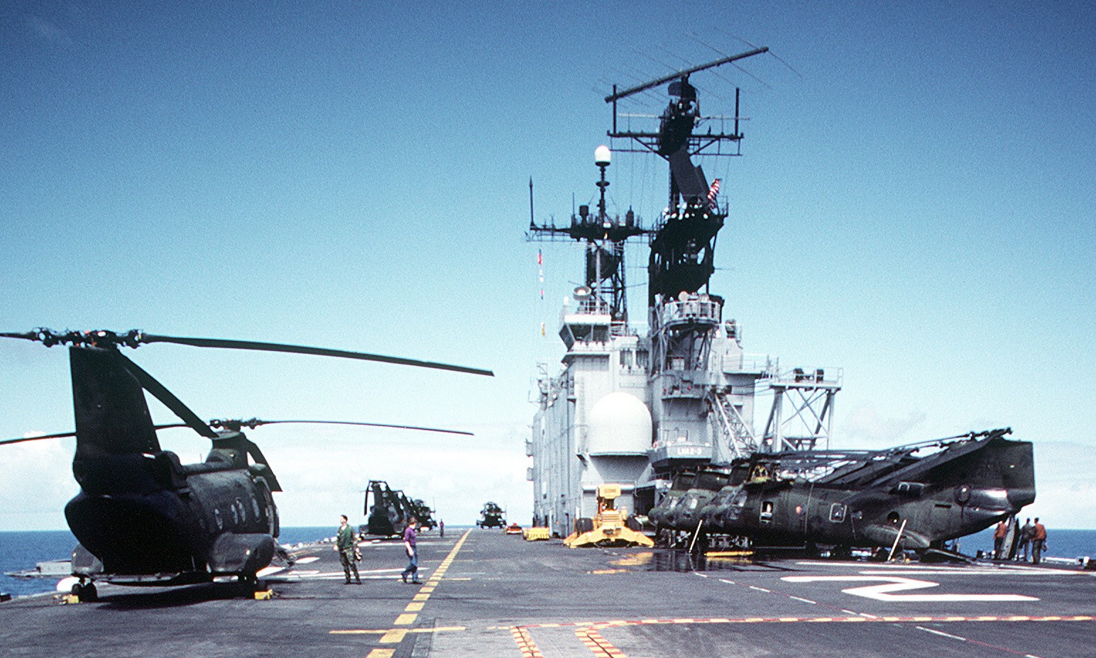 hmm-264 black knights ch-46e sea knight marine medium helicopter squadron usmc 47