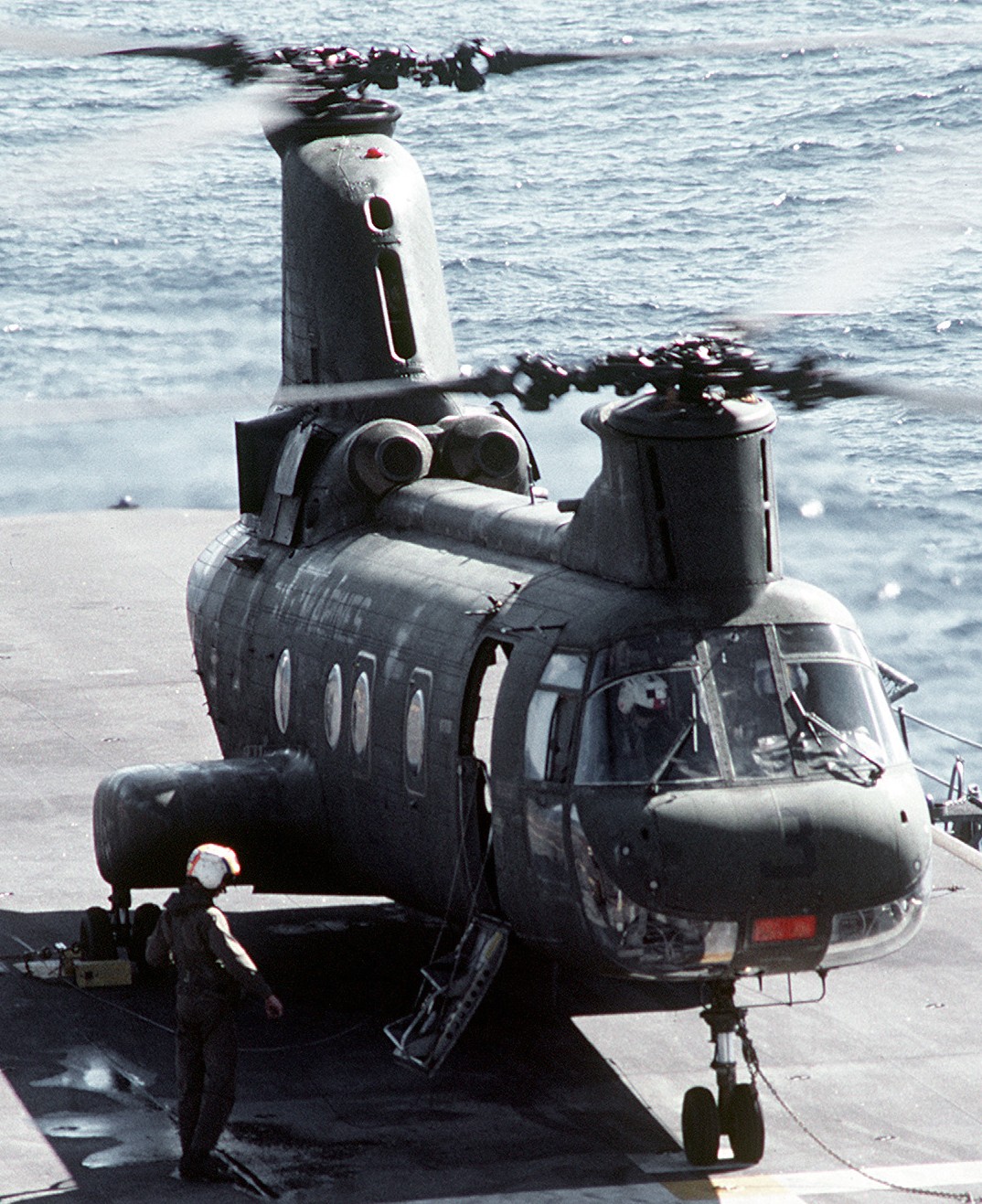 hmm-264 black knights ch-46e sea knight marine medium helicopter squadron usmc 48