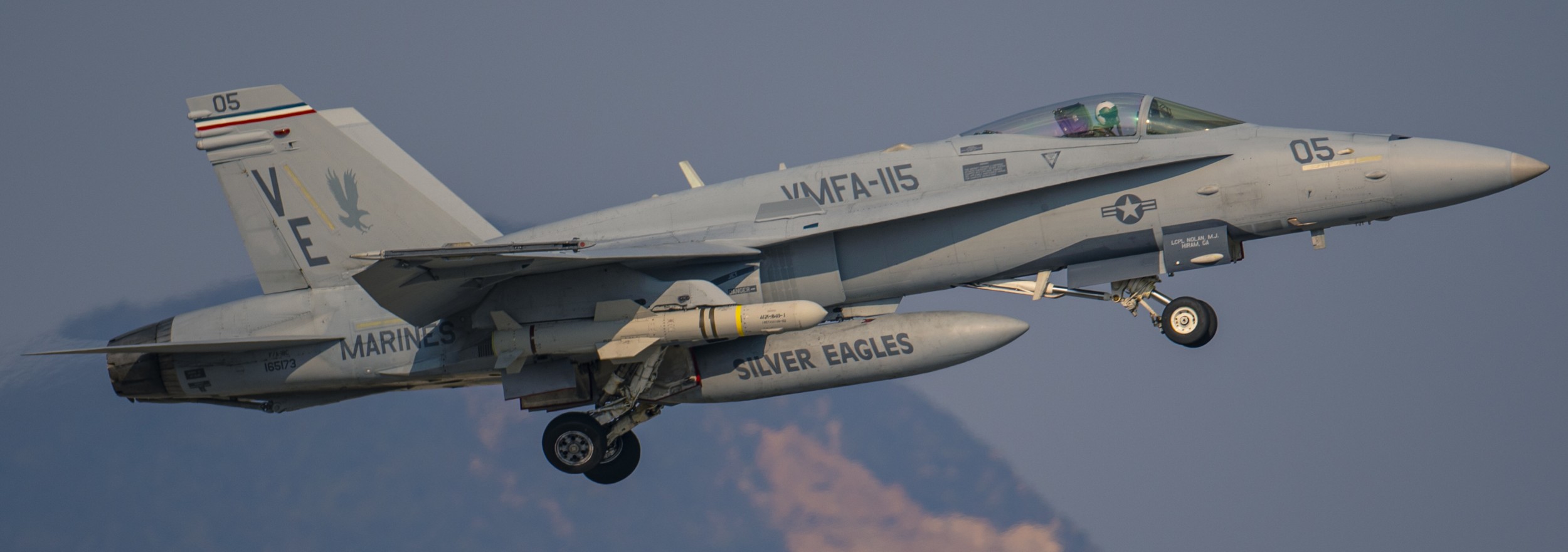vmfa-115 silver eagles marine fighter attack squadron usmc f/a-18c hornet 190 mcas iwakuni agm-84 harpoon