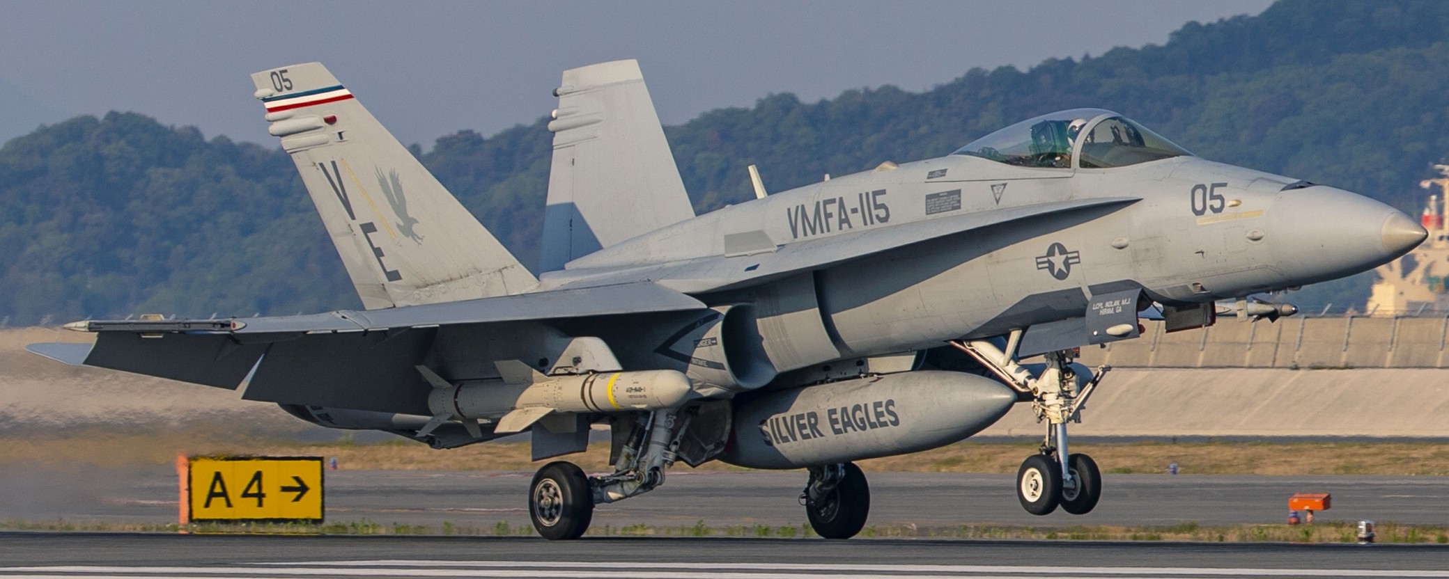 vmfa-115 silver eagles marine fighter attack squadron usmc f/a-18c hornet 193 agm-84 harpoon