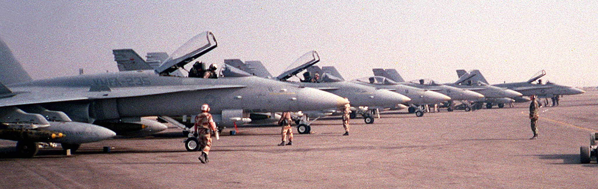 vmfa-235 death angels marine fighter attack squadron usmc f/a-18c hornet operation desert storm 1992 04