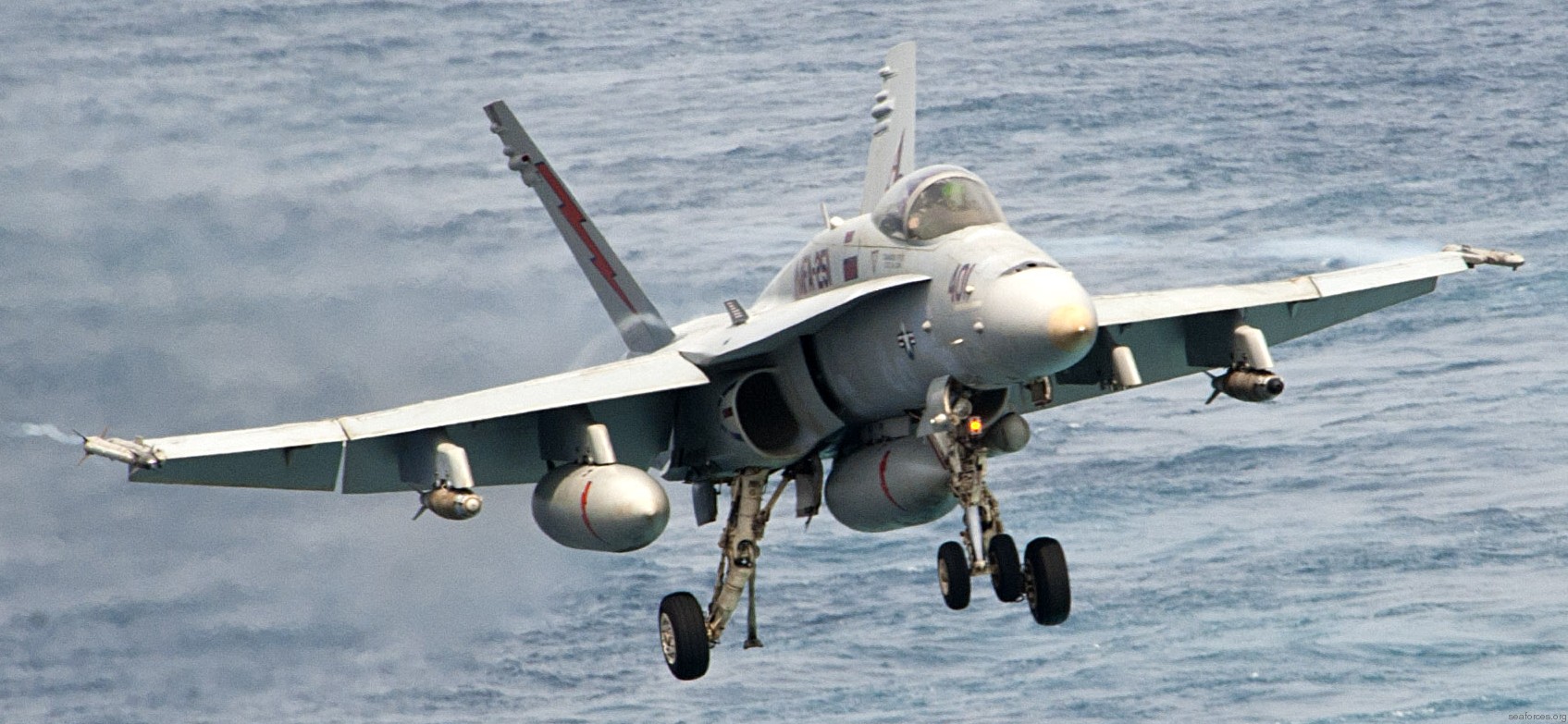 vmfa-251 thunderbolts marine fighter attack squadron f/a-18c hornet cvw-1 uss enterprise cvn-65 25