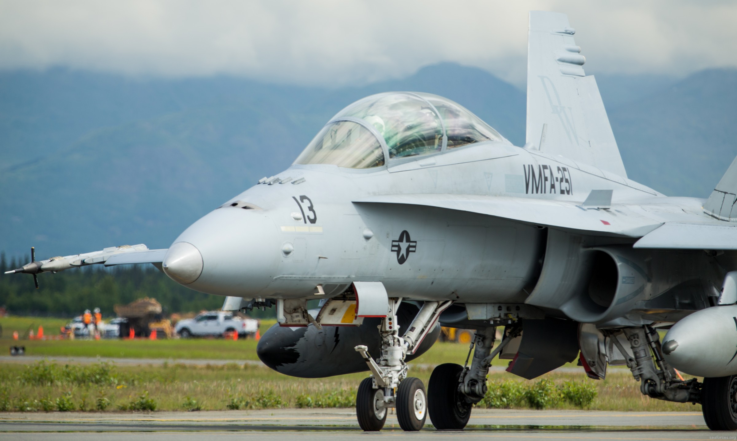 vmfa-251 thunderbolts marine fighter attack squadron f/a-18d hornet 112