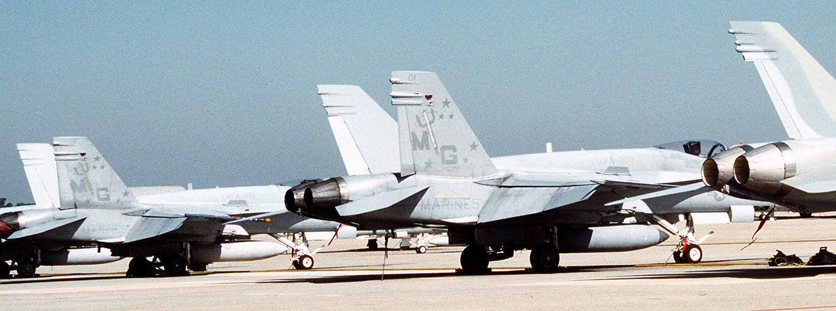 vmfa-321 hell's angels marine fighter attack squadron usmc f/a-18a hornet 16 naf afb andrews