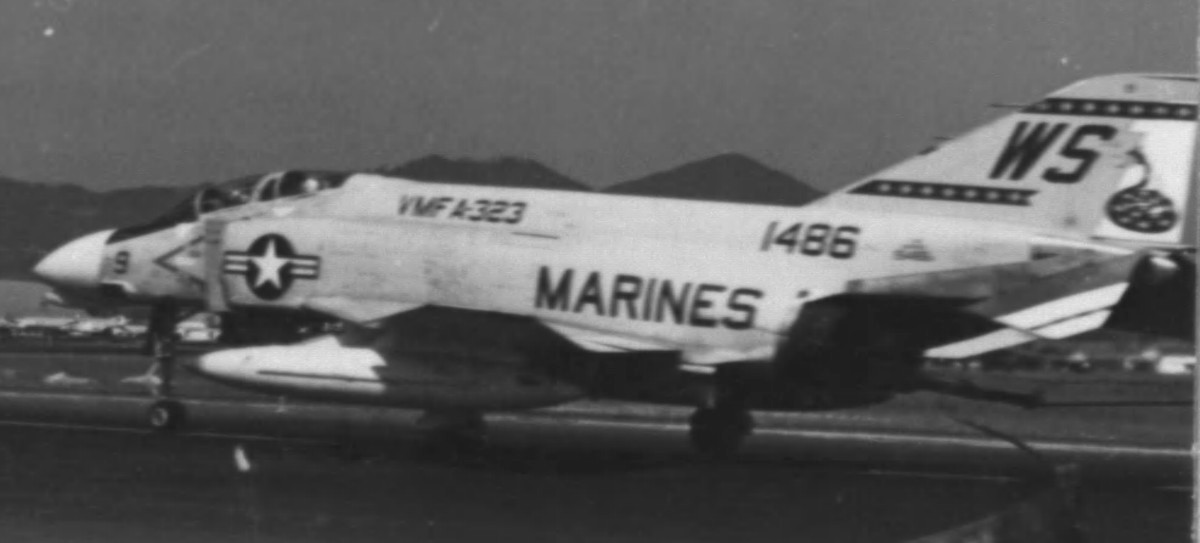 vmfa-323 death rattlers marine fighter attack squadron f-4b phantom ii 114 da nang airport vietnam war