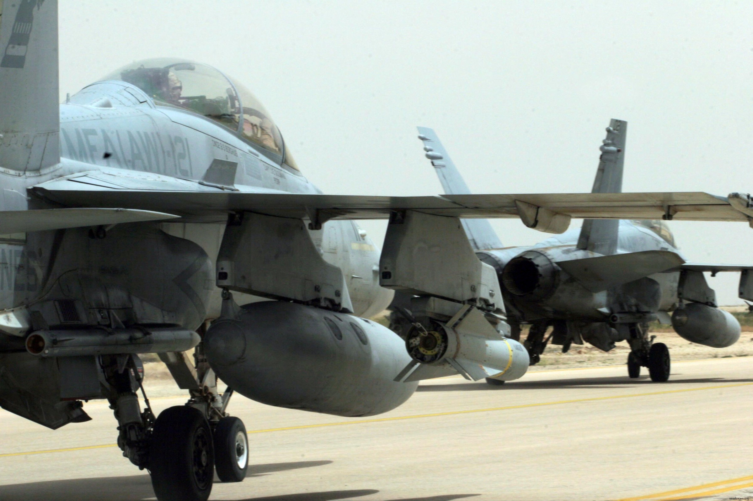 vmfa(aw)-121 green knights marine fighter attack squadron f/a-18d hornet 06 al asad airbase iraq