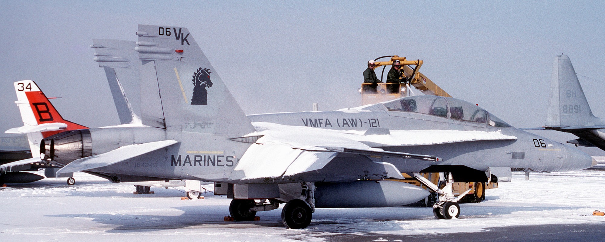 vmfa(aw)-121 green knights marine fighter attack squadron f/a-18d hornet 16
