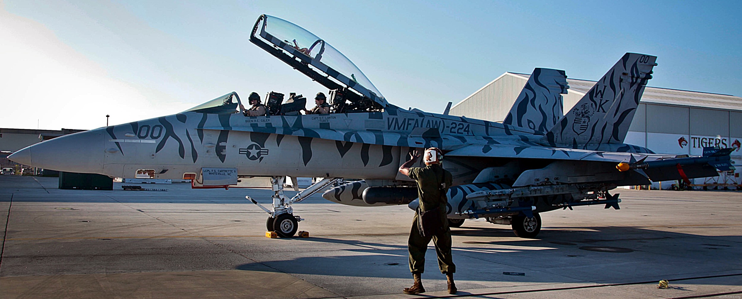 vmfa(aw)-224 bengals marine fighter attack squadron usmc f/a-18d hornet 10 mcas cherry point
