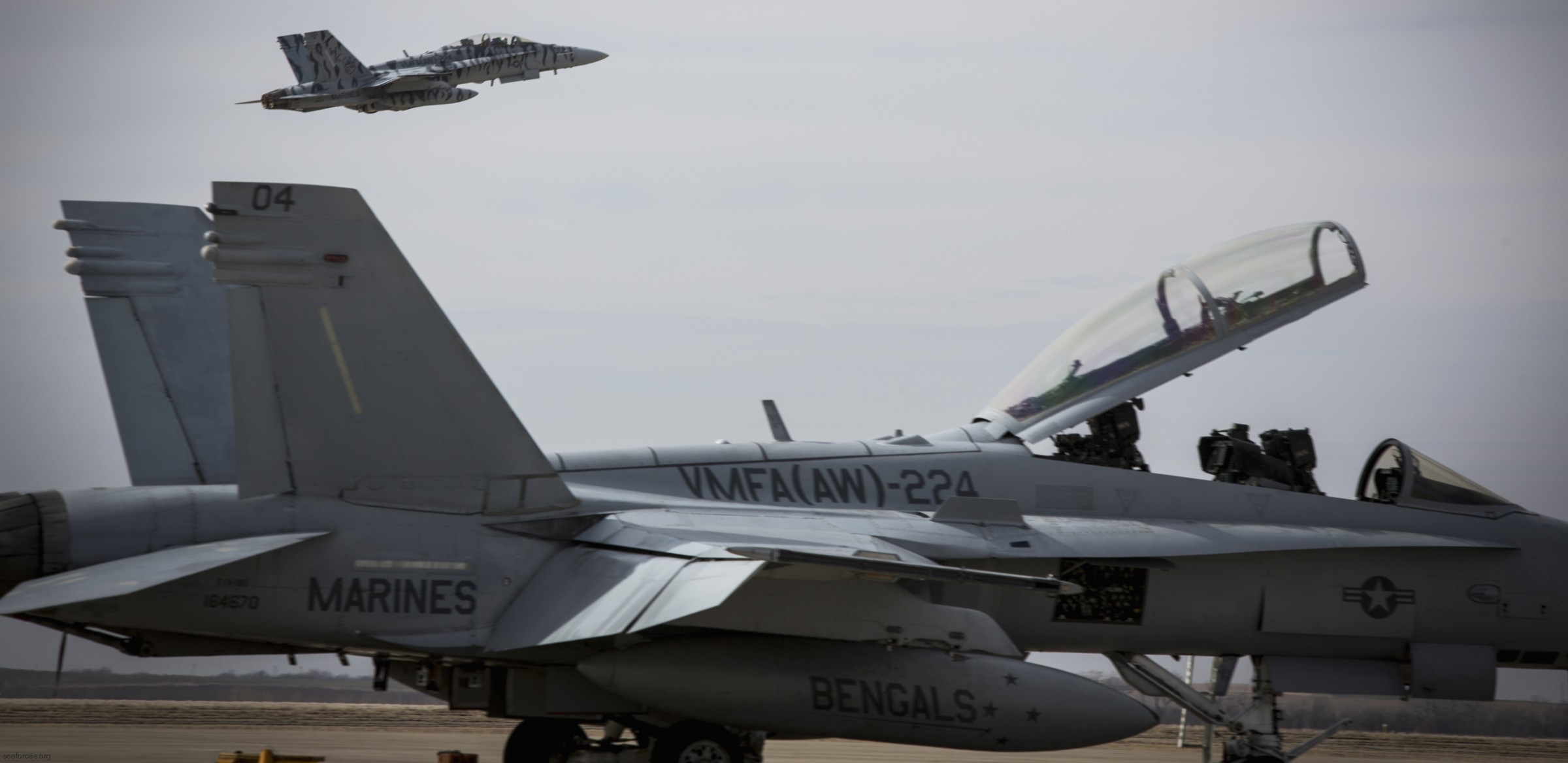 vmfa(aw)-224 bengals marine fighter attack squadron usmc f/a-18d hornet 56
