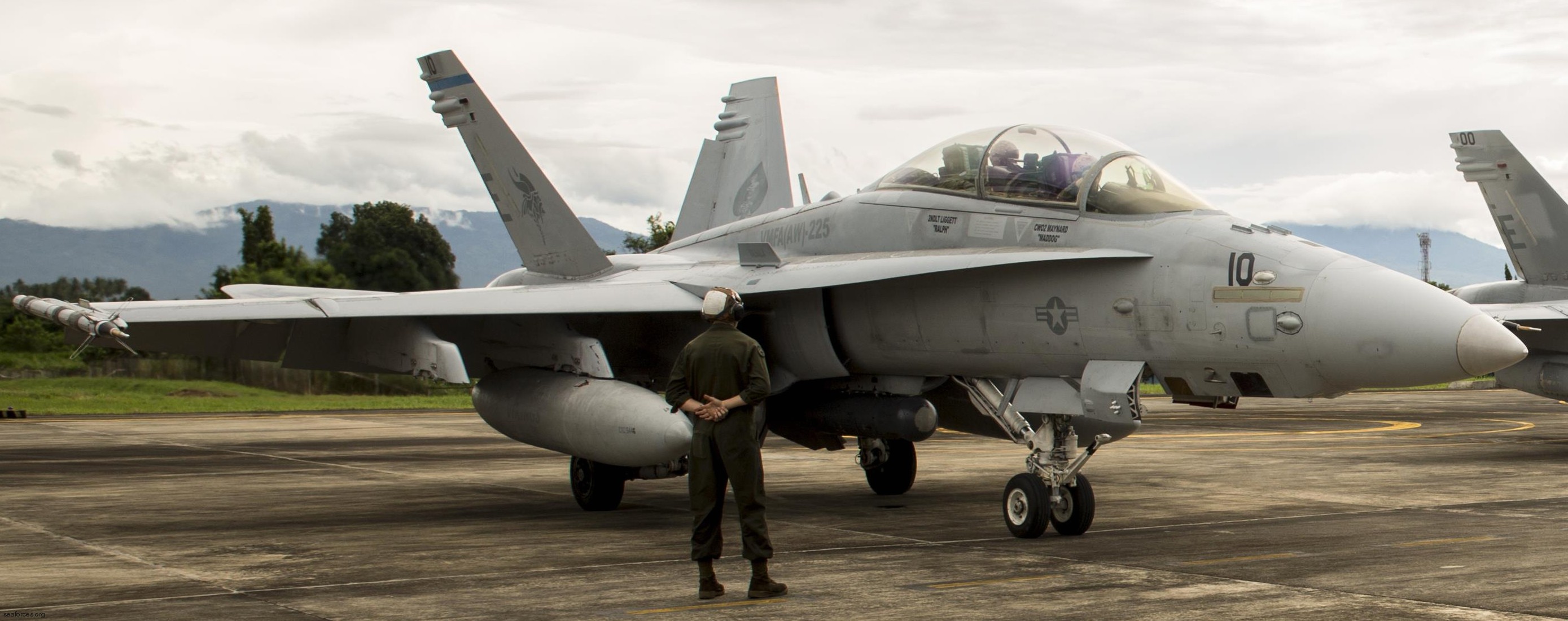 vmfa(aw)-225 vikings marine fighter attack squadron f/a-18d hornet 31