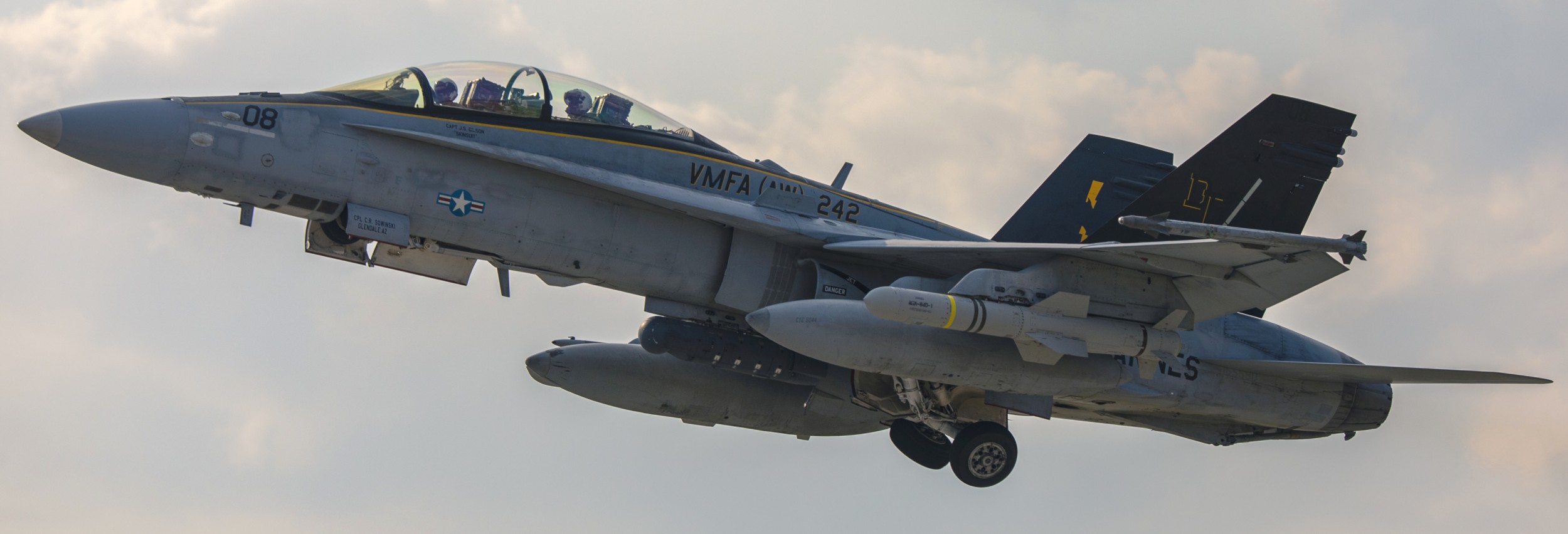 vmfa(aw)-242 bats marine all-weather fighter attack squadron usmc f/a-18d hornet 113 agm-84d harpoon missile