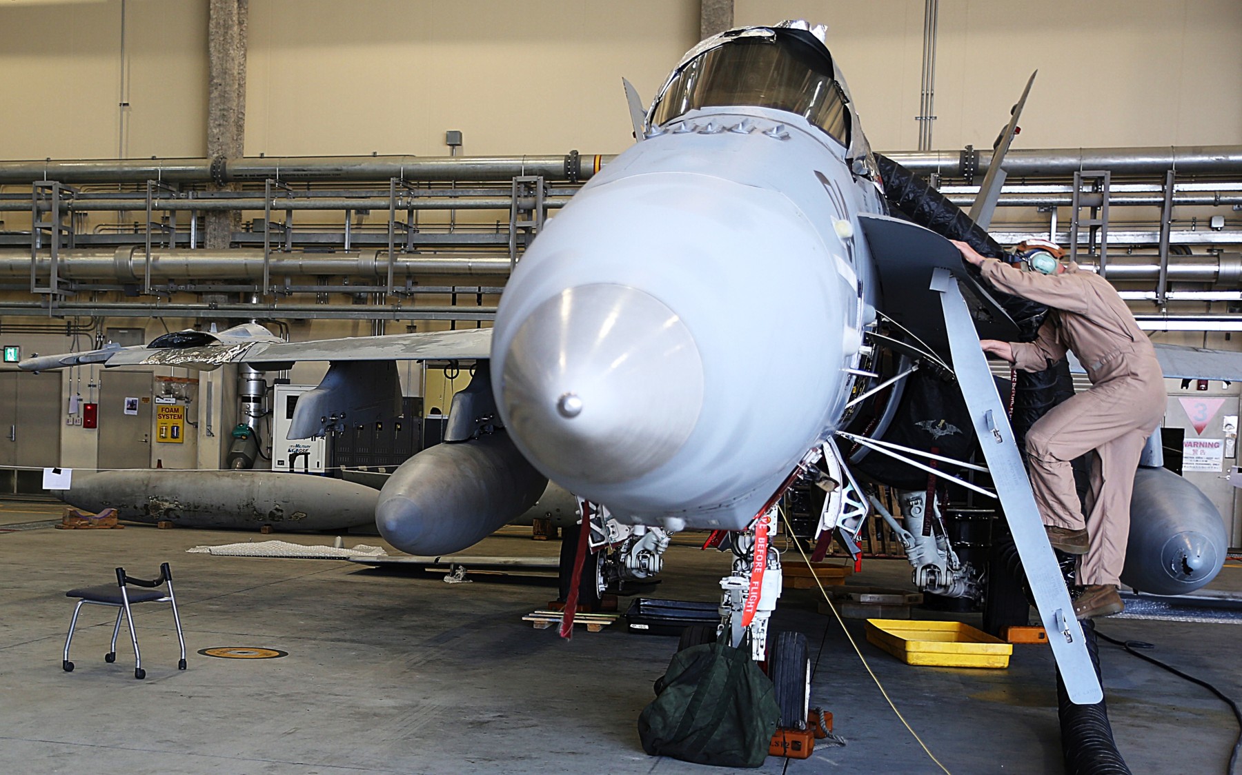 vmfa(aw)-242 bats marine all-weather fighter attack squadron usmc f/a-18d hornet 40 mcas iwakuni