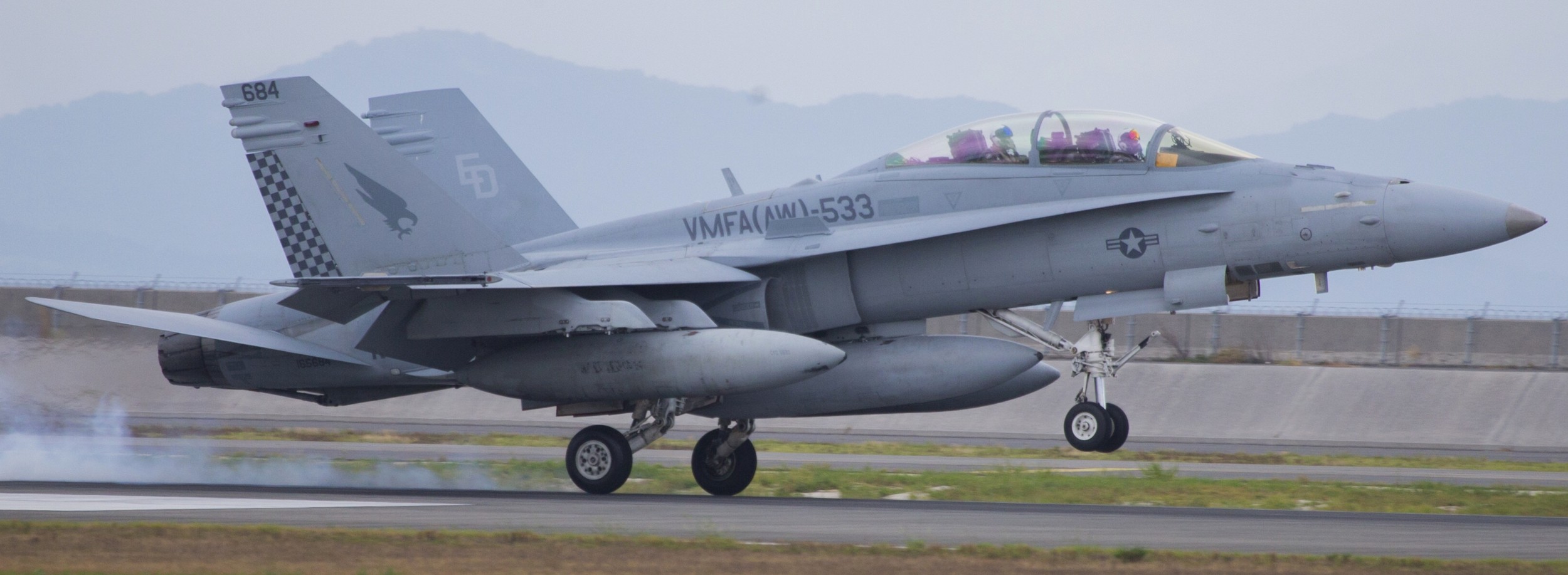 vmfa(aw)-533 hawks marine fighter attack squadron usmc f/a-18d hornet 82 mcas iwakuni