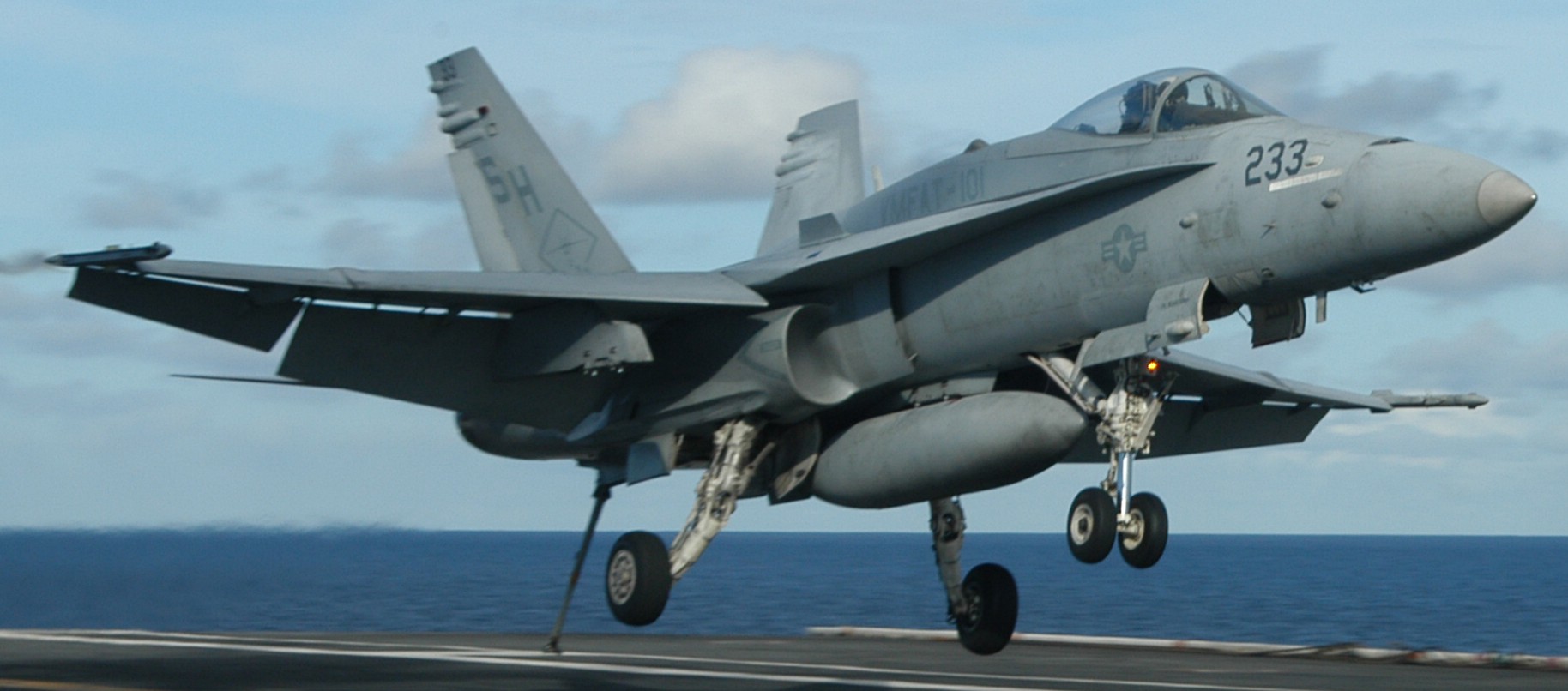 vmfat-101 sharpshooters marine fighter attack training squadron f/a-18c hornet cvn-71 uss theodore roosevelt 106